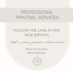 以下が含まれることがあります： 上部に「PROFESSIONAL PRINTING SERVICES」と書かれた薄い灰色のバナーが付いた白い背景。画像の中央に「FOLLOW THE LINK IN THE DESCRIPTION」というテキストがあります。その下に「5x7" invitation printed on 110lb cardstock」というテキストがあります。「FREE ENVELOPES」と「FREE SHIPPING」というテキストがその下にあります。画像の下部に「Tha」というテキストの小さなロゴがあります。