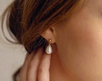 Evelyn Pearl Earrings