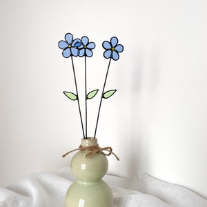 one FORGET ME NOT flower,stained glass forget me not,stained glass flowers,everlasting flowers,stained glass plant ,flower plant stake