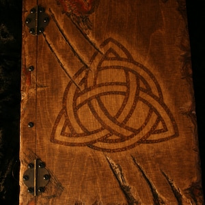Libro delle Ombre con simbolo pagano, in legno fatto a mano, 150 fogli di carta bianca. Un diario di strega, materiale per la stregoneria per principianti.