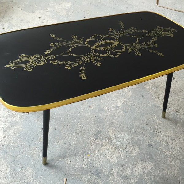 Old french vintage coffee table 