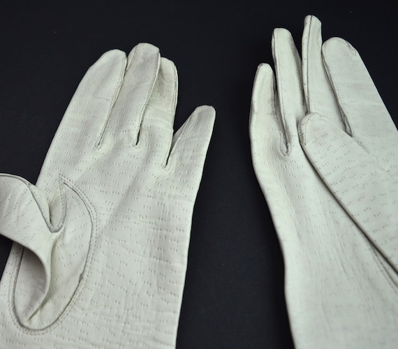Gloves Pair of Gloves Vintage Cream Stitched Leat… - image 8