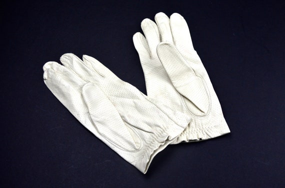 Gloves Pair of Gloves Vintage Cream Stitched Leat… - image 1