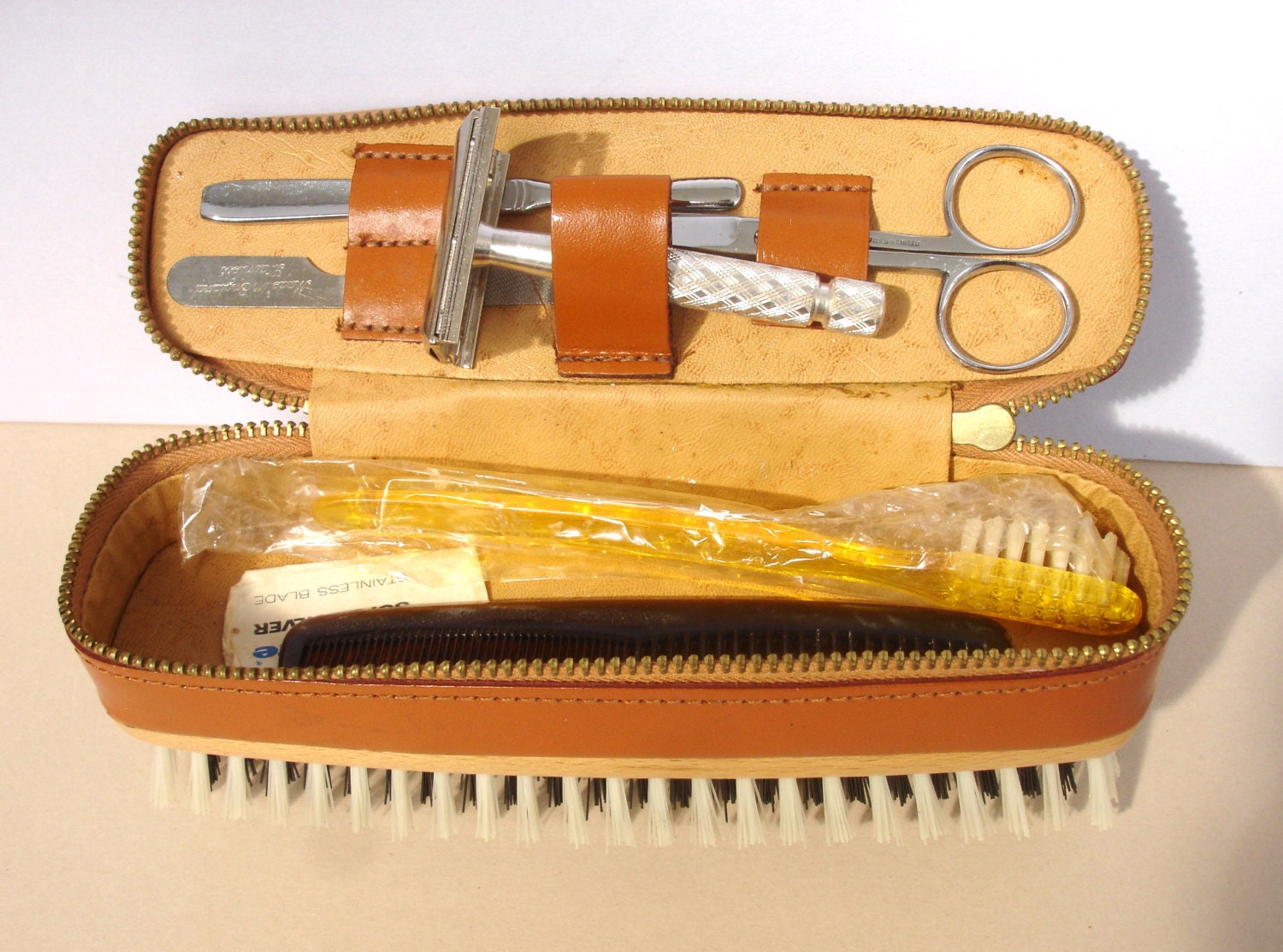 1960s Zipped Mens Vanity Set Vintage Grooming in a Cowhide Case - Etsy