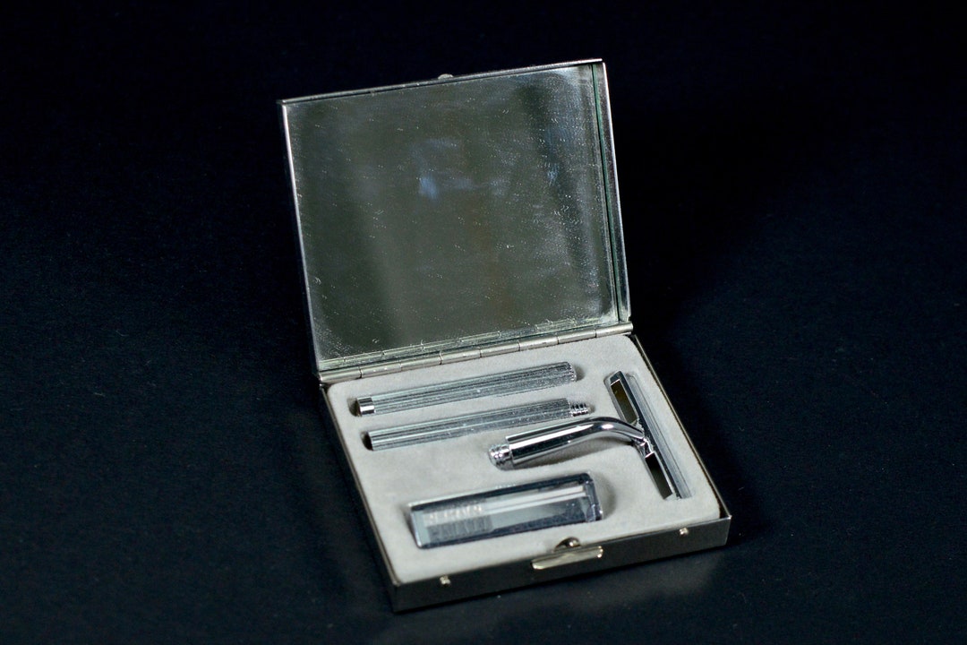 1970s Flying Eagle Razor Set Travel Razor Complete in the Original