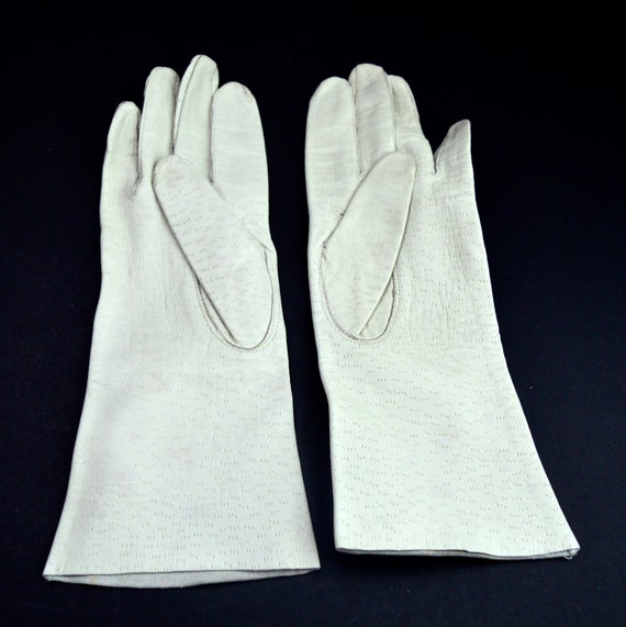 Gloves Pair of Gloves Vintage Cream Stitched Leat… - image 5