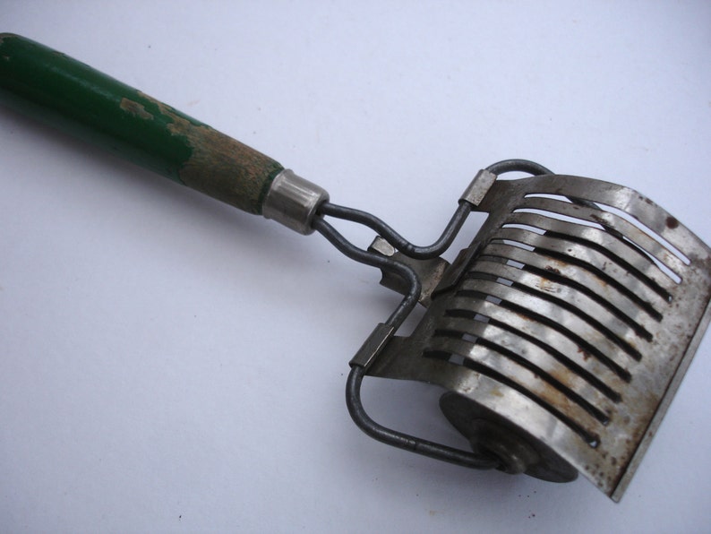 1950s Vintage Herb Cutter Vintage Pasta Cutter Vintage Kitchenalia
