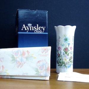1970s Vintage Little Sweetheart Wild Tudor Vase Aynsley Fine Bone China Vase Vintage Flower Vase Vintage Bud Vase in the Original Box