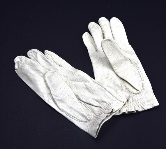 Gloves Pair of Gloves Vintage Cream Stitched Leat… - image 9