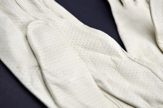 Gloves Pair of Gloves Vintage Cream Stitched Leat… - image 3