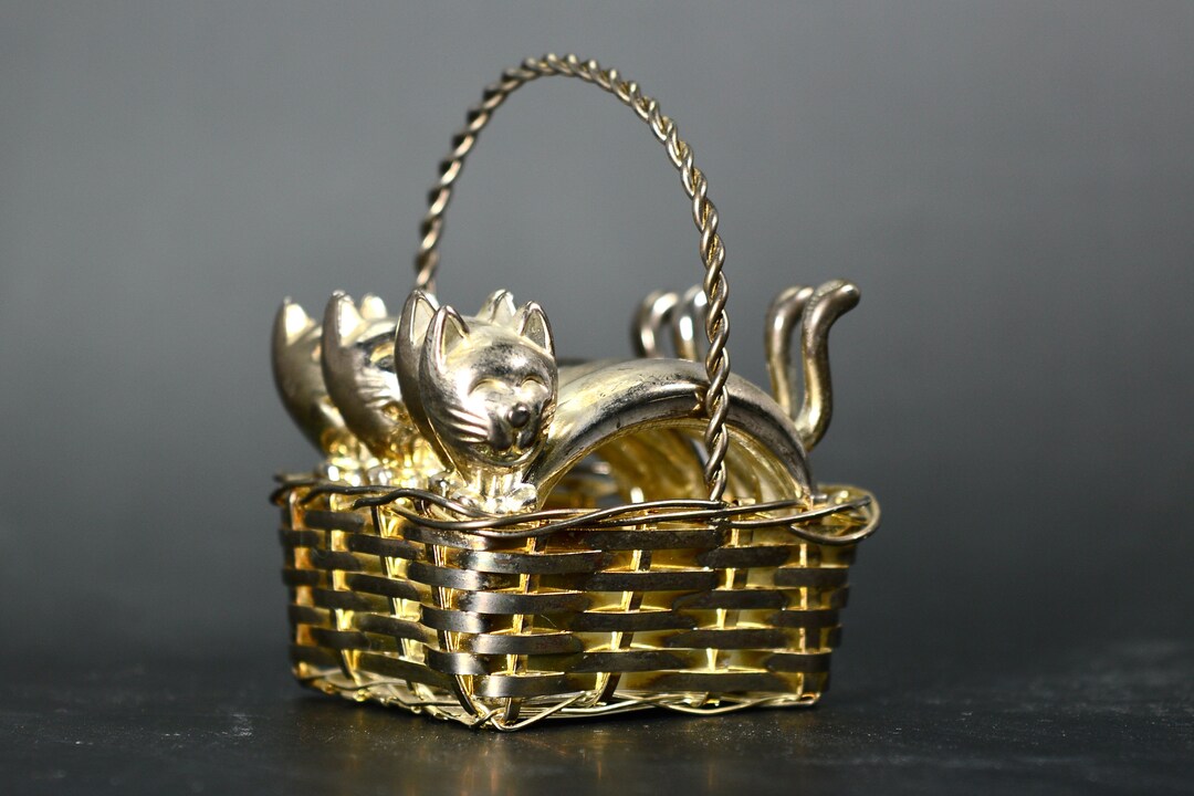 4 Vintage Cat Napkin Rings Napkin Rings Home Decor Retro Dining Retro Serviette Rings in a Basket Etsy Canada