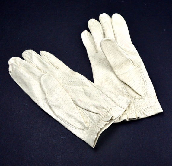 Gloves Pair of Gloves Vintage Cream Stitched Leat… - image 2