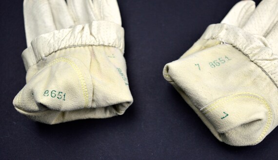 Gloves Pair of Gloves Vintage Cream Stitched Leat… - image 5