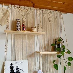 Gancho decorativo para estante colgante bohemio en macramé y madera clara (50/100cm)