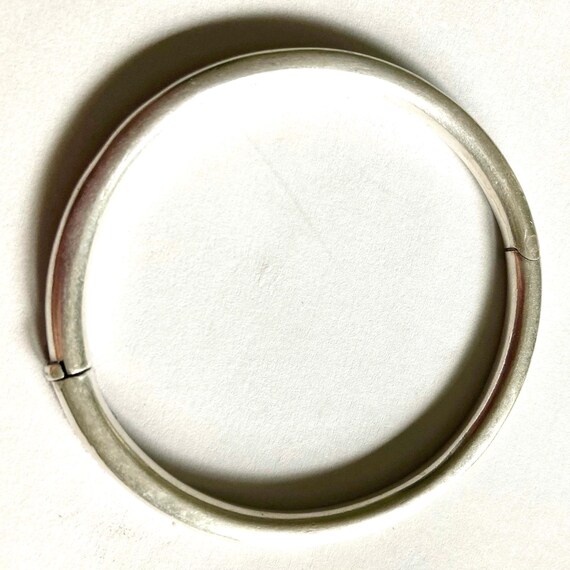 Sterling silver round split bangle. - image 1