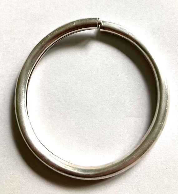Sterling silver round split bangle. - image 5
