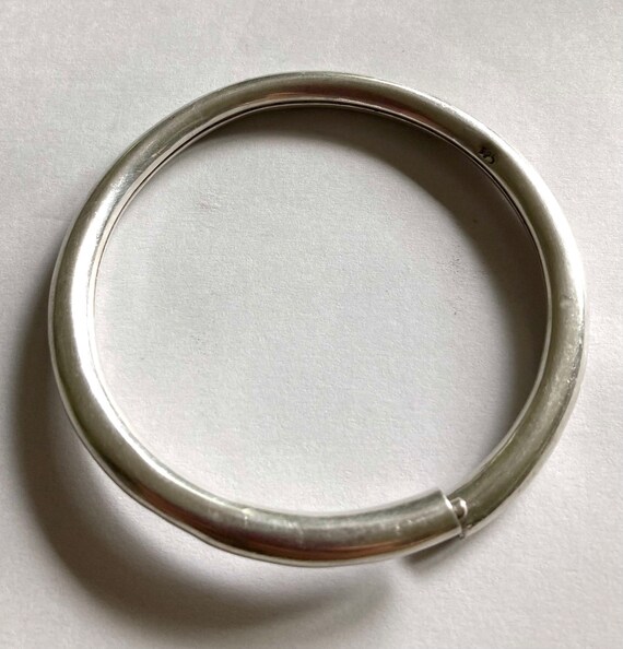 Sterling silver round split bangle. - image 3