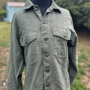 Vintage 1950s-1960s U.S. USMC Military OG-107 Cotton Sateen Utility Shirt - Size 15.5