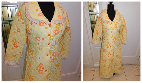 1960s Quilted Dressing Robe Flower Power Yellow O… - image 1