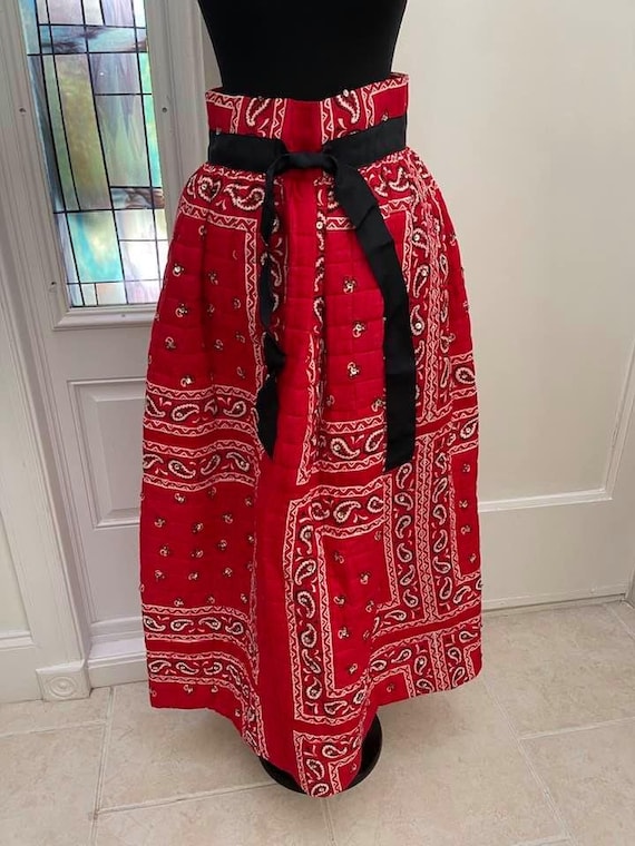 1970s Red Quilted Paisley Bandana Skirt Set 1970s… - image 9