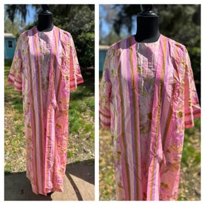 Vintage 70s Fifth Avenue Robes Floral Kimono-Style Robe - Pink Size 40&quot; inch Chest