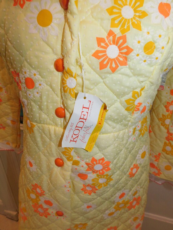 1960s Quilted Dressing Robe Flower Power Yellow O… - image 5