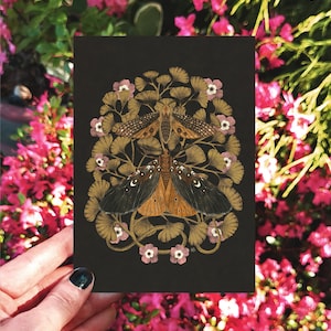 Carte d'art sur les mites et les fougères, carte faite main, carte de voeux botanique, cartes de papillons de nuit, carte d'anniversaire, carte cottagecore, carte d'automne, carte d'art