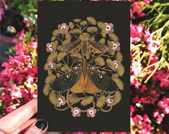 Carte d'art sur les mites et les fougères, carte faite main, carte de voeux botanique, cartes de papillons de nuit, carte d'anniversaire, carte cottagecore, carte d'automne, carte d'art