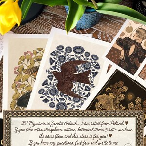 K&ouml;nnte beinhalten: Eine digitale Illustration eines braunen Vogels mit blauen und wei&szlig;en Blumen. Der Text lautet "Hi! My name is Žaneta Antosik. I'am artist from Poland. If you like retro atmsphere, nature, botanical items & art - we have the same flow and this store is for you!❤❤ If you have any questions, feel free and write to me & thank you for watching"
