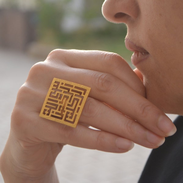 Calligraphie Kufi arabe carrée faite à la main « Bismillah », Au nom de Dieu, cadeau pour femmes, bague martelée. Cadeau pour elle