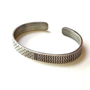 Handmade Palestinian Kufiyya engraved cuff bracelet, women and man gift. Gift for her, Gift for him image 2