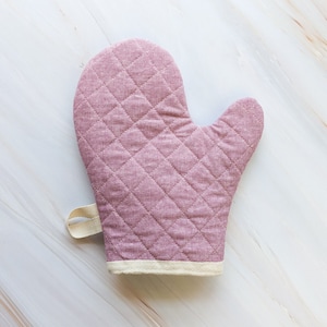 Mauve Linen Modern Oven Mitt