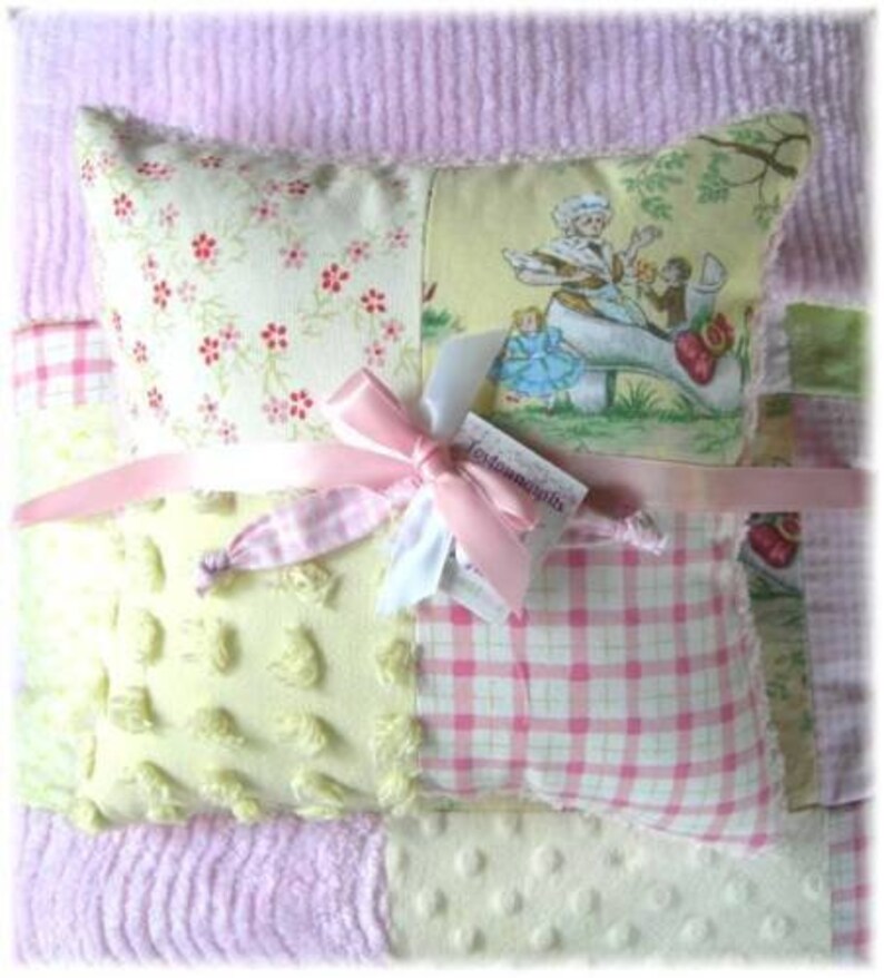 Vintage Mother Goose Chenille Nursery Rhyme Tolie Bo Peep Baby Quilt