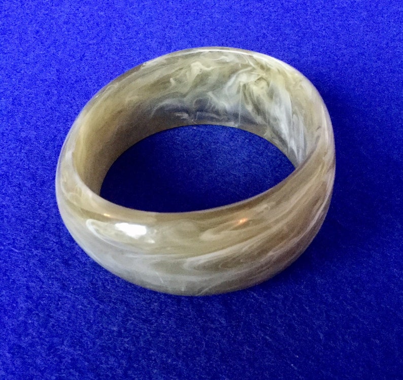 Vintage 1920s Art Deco Asymmetrical Marbled Green Bakelite Bangle