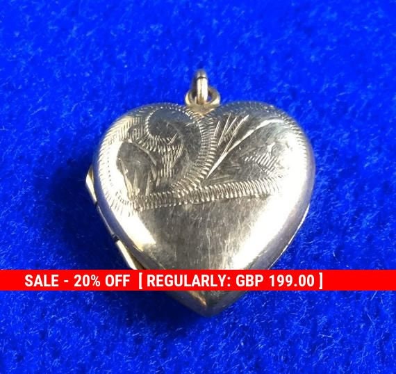 Vintage 9 Ct Gold Heart Locket decoratively engrav