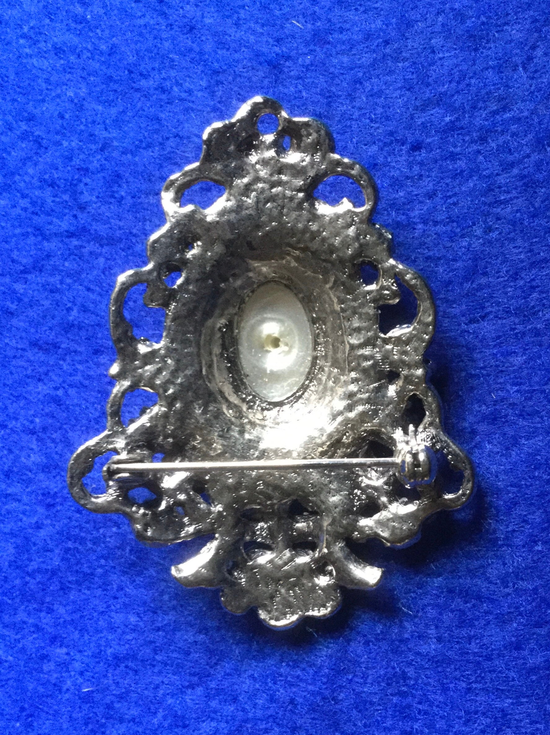 Broche Vintage Dôme Oxydes Métal Argenté - Italie Années 1970, Couleur Cognac, Occasion