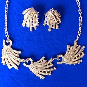 Fabulous 1950s Gold Tone Aluminium Clip On Earrings & Bib Necklace Jewellry Set with Shooting Stars Motif, with Faux Diamanté Relief Design
