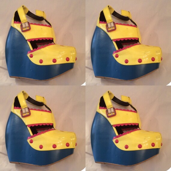 Vintage en cuir verni Art chaussures à talon compensé taille 38 « Yellow Submarine Blue Meanie » Style plate-forme chaussures LCF maîtres compétition finaliste | Spécial Acheter
Vintage en cuir verni Art chaussures à talon talon talon compensé taille 38 « Yellow Submarine Blue Meanie » Style plate-forme chaussures LCF maîtres compétition finaliste | Spécial Acheter
8243e1