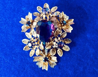 Stunning 1950s Vintage Goldtone and Amethyst Glass Renaissance Revival Brooch