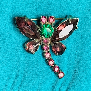 Vintage 1950s Dragonfly Brooch - Inlaid with Faceted Amethyst & Emerald Rhinestones on a Silver Tone Metal Body