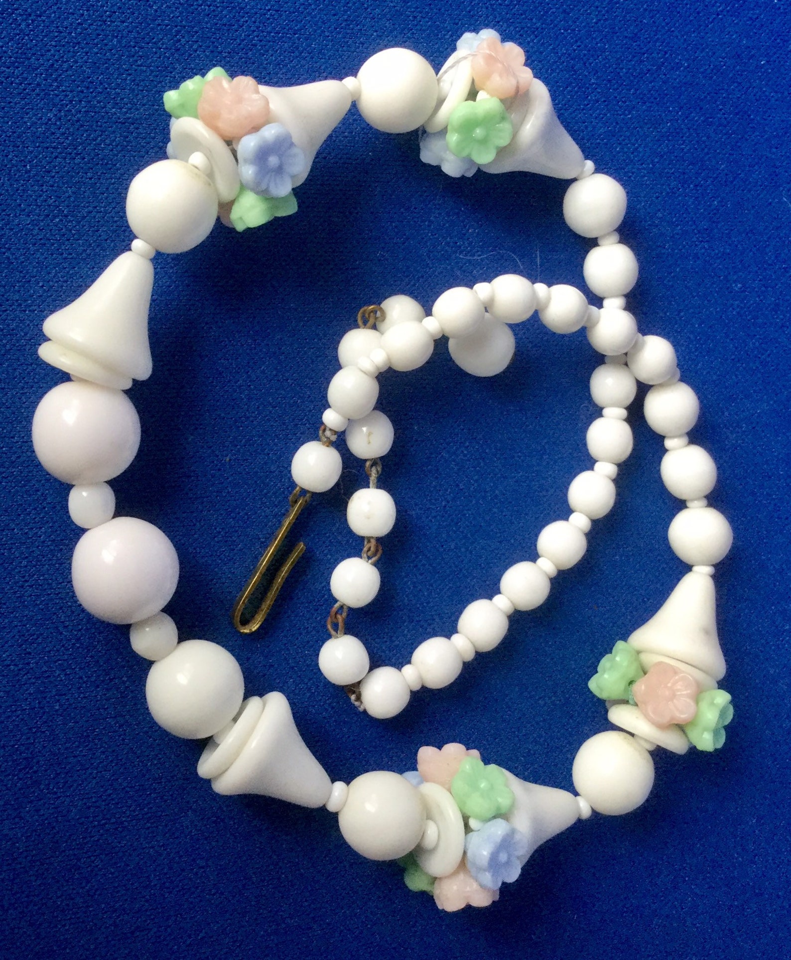 Vintage Milk Glass Bead Necklace Etsy