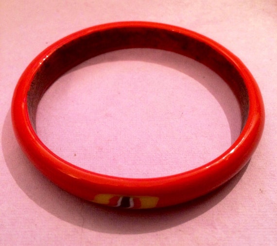 Vintage 1930s Red Bakelite Bangle with Yellow Bla… - image 3