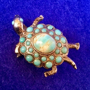 Vintage ‘Tiny Turtle’ Brooch . Silver Tone Metal with a Turquoise Cabochon surrounded by 26 Small Glass Stones