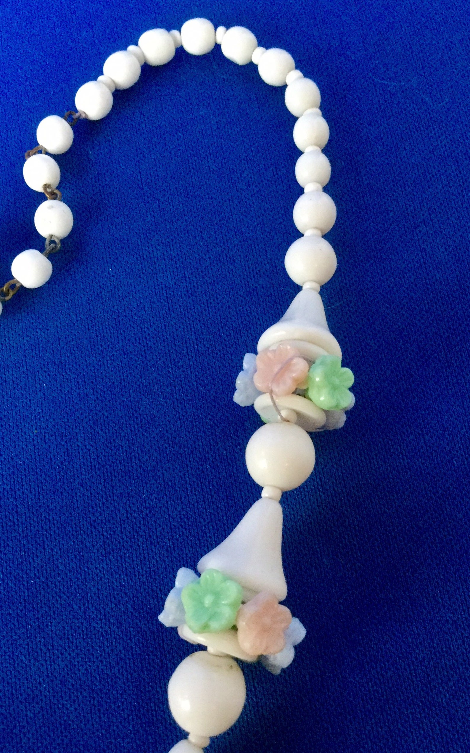 Vintage Milk Glass Bead Necklace Etsy