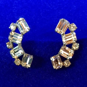 Vintage 1920s Art Deco Jazz Age Faceted Rhinestone Screw-Back Earrings Crescent Design