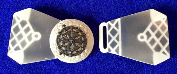 1930s White Celluloid Art Deco Belt Buckle with M… - image 3
