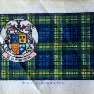 Antike schottische Gordon Clan Tartan & Arme Original einzelne Seide B.D.V Zigarette 'Karte' von Godfrey Philips Ltd