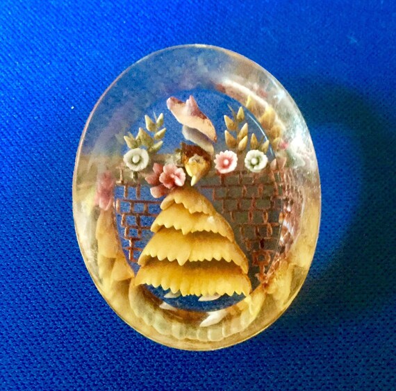 Broche Art Déco Années 1930 En Lucite Sculpté - France, Occasion Bon état