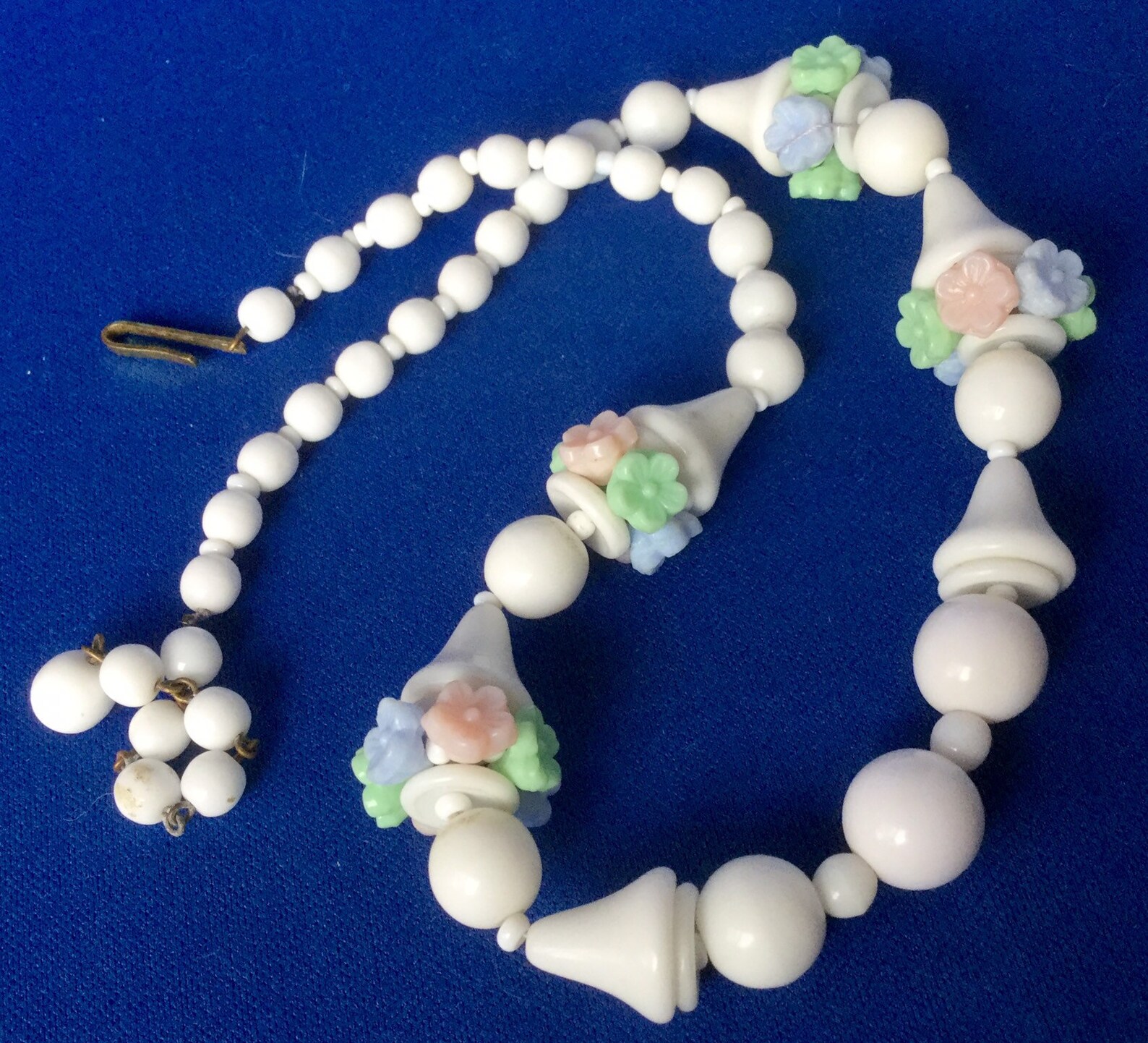 Vintage Milk Glass Bead Necklace Etsy