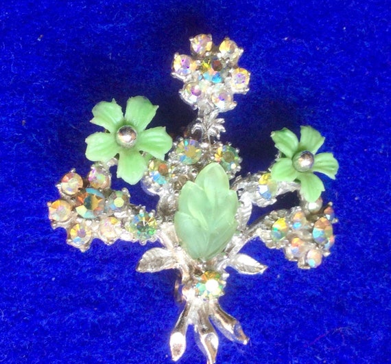 Charming Flower Bouquet Brooch - image 1